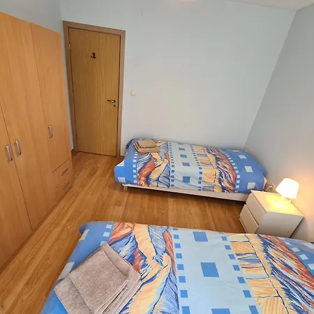 Spacious 2 Bedroom Apartment *